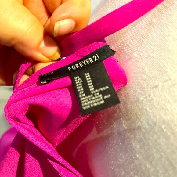 Very cute top flowing and light with lovely Chris cross in the back - Picture 4 of 4